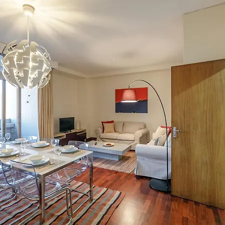 Lovelystay - Spacious 3br Flat With Ac And Balcony *