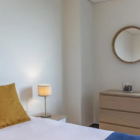 Apartment Lovelystay - Spacious 3br Flat With Ac And Balcony Porto