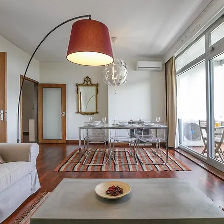 Lovelystay - Spacious 3br Flat With Ac And Balcony Apartment