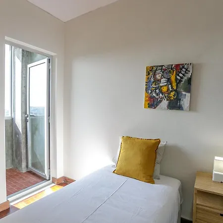 Apartment Lovelystay - Spacious 3br Flat With Ac And Balcony *