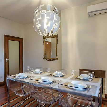 Lovelystay - Spacious 3br Flat With Ac And Balcony Apartment Porto