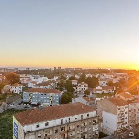 Lovelystay - Spacious 3br Flat With Ac And Balcony * Porto