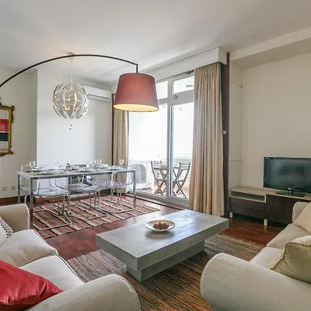 Lovelystay - Spacious 3br Flat With Ac And Balcony *