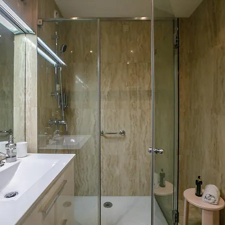 Lovelystay - Spacious 3br Flat With Ac And Balcony * Porto