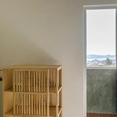 Lovelystay - Spacious 3br Flat With Ac And Balcony Apartment *
