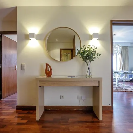 Lovelystay - Spacious 3br Flat With Ac And Balcony Apartment Porto