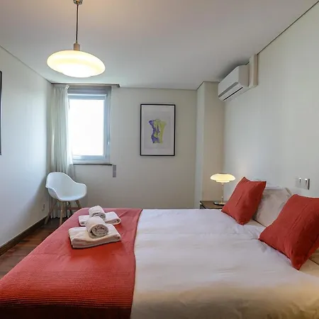 Lovelystay - Spacious 3br Flat With Ac And Balcony Apartment *