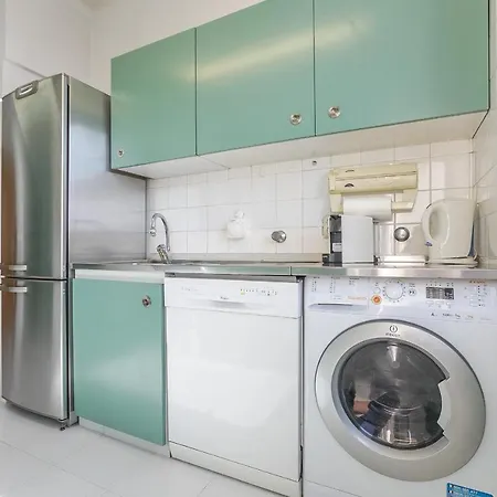 Apartment Lovelystay - Spacious 3br Flat With Ac And Balcony Porto